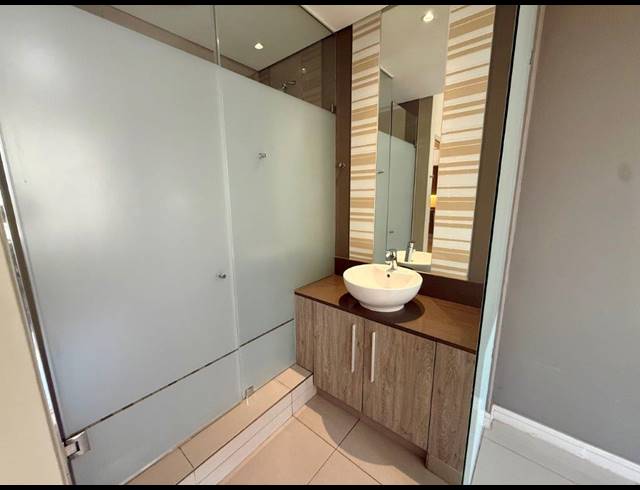 2 BEDROOM APARTMENT TO LET IN ROSEBANK